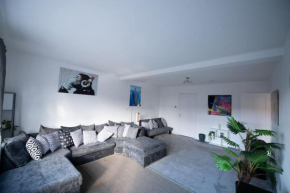 2 Bed Retreat with Roof Terrace